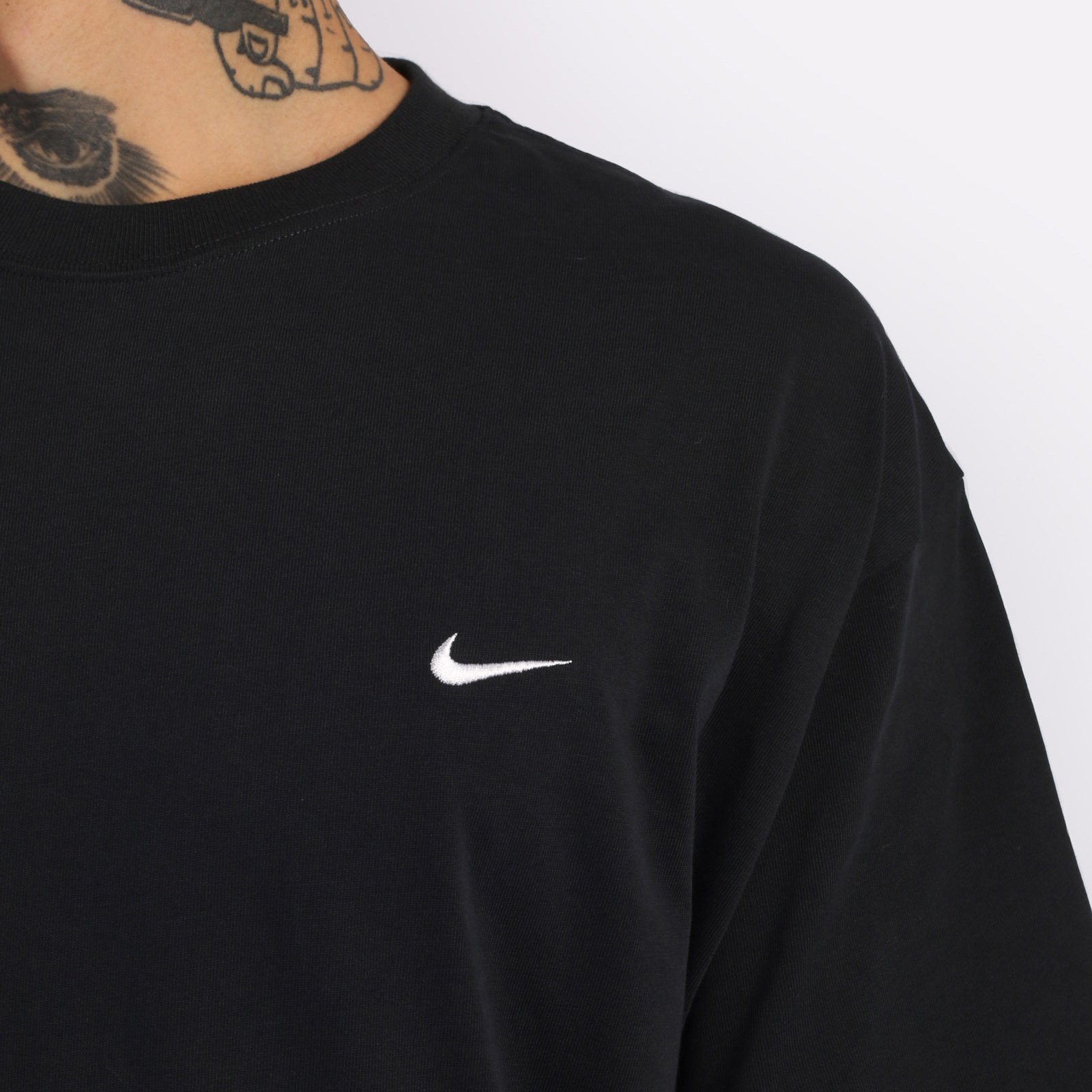 Nike crewneck swoosh sale