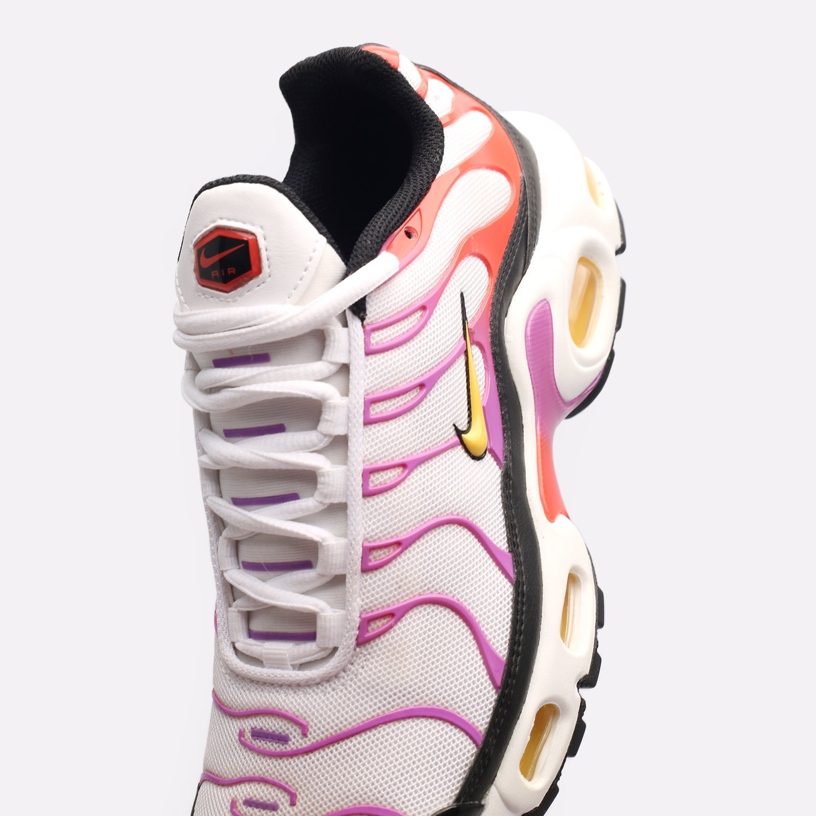 Женские кроссовки Nike WMNS Air Max Plus (DZ3671-100)  - цена, описание, фото 7