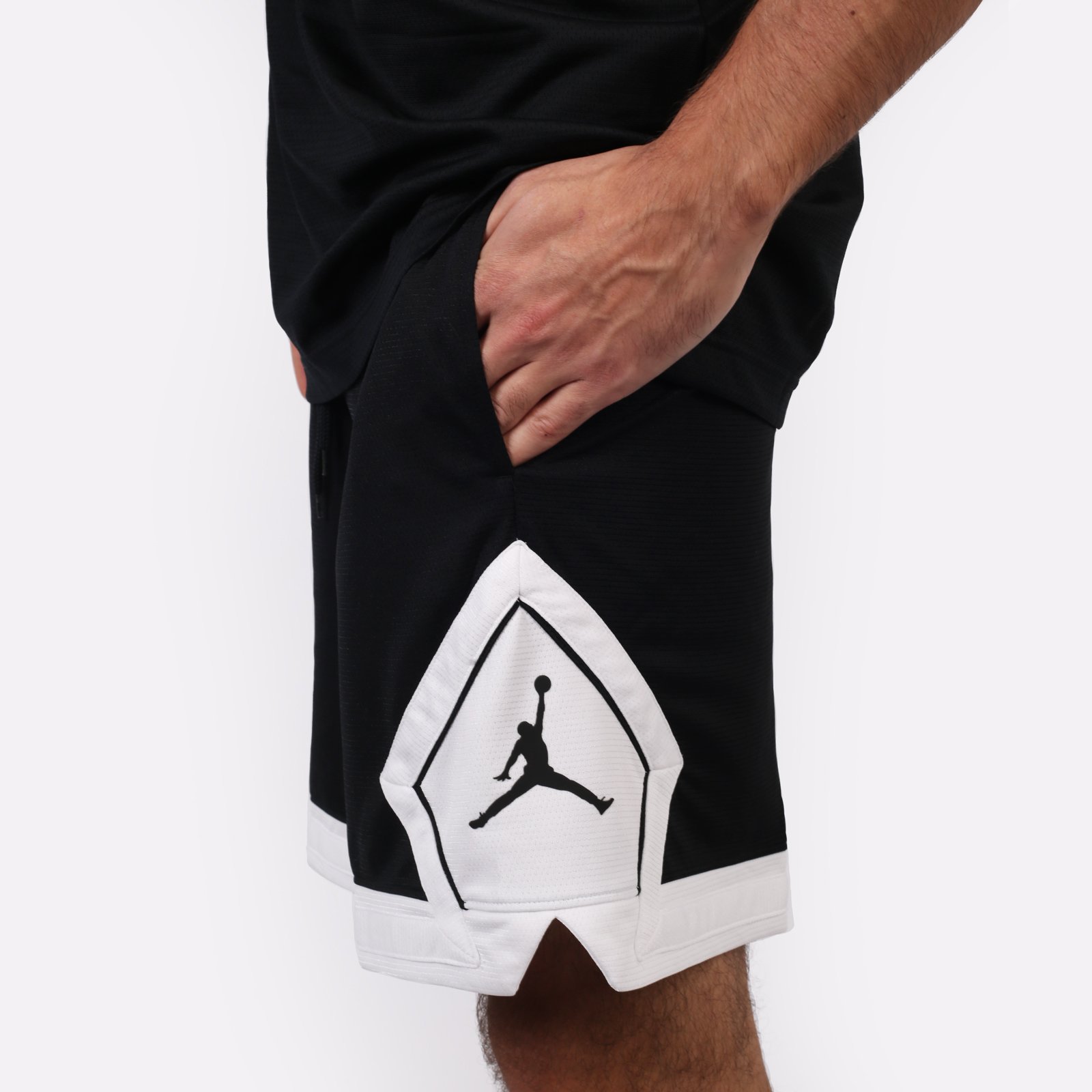 Женские шорты Jordan Diamond Shorts (FB4588-010)  - цена, описание, фото 4