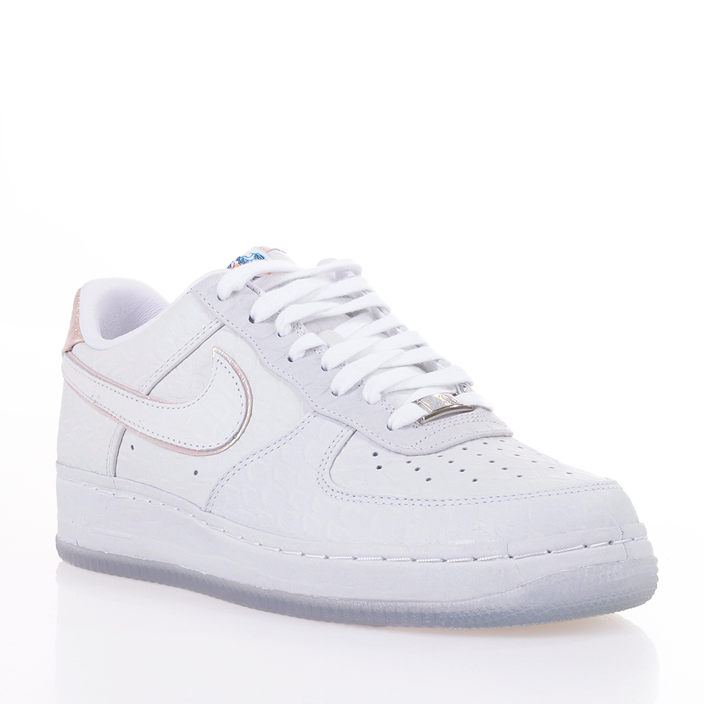 Кроссовки найк белые. Nike кроссовки Air Force 1 SP. Ника кроссовки найк белые. Кроссы белые найк кеды. Белые найки женские.