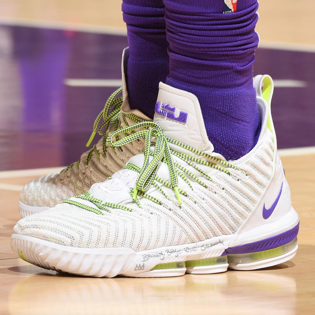 Buzz lightyear kyrie 5 best sale